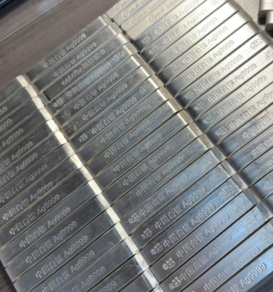 银价再创新高 受供应紧张和降息预期影响