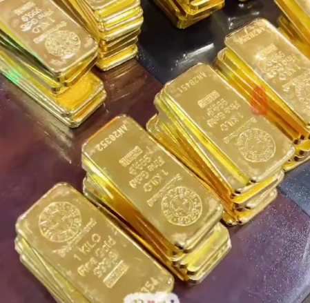 纽约期金涨超2%,测试4200美元关口