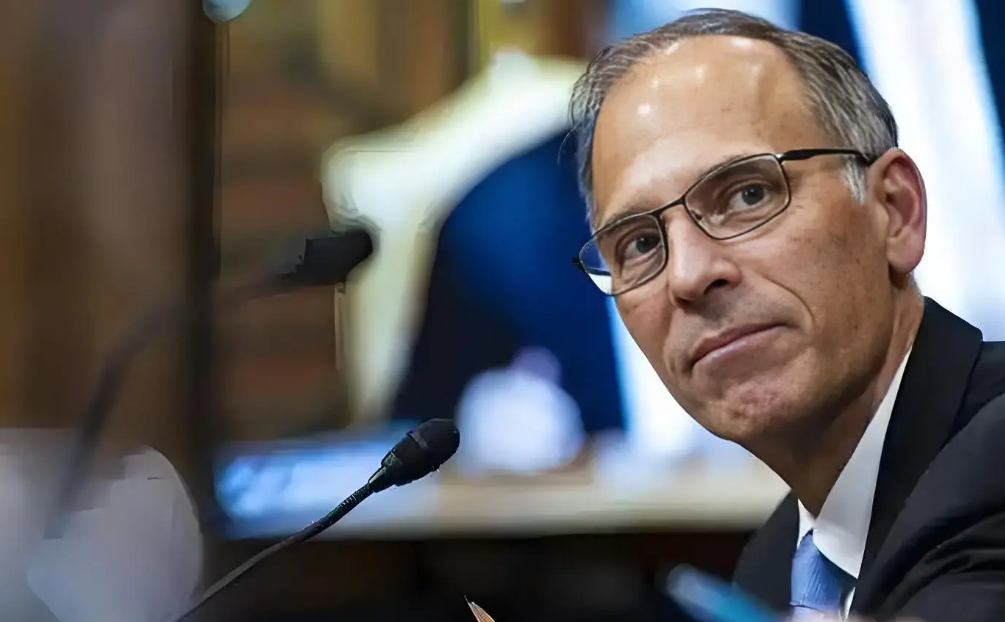 穆迪首席经济学家警告:美国接近“就业衰退”