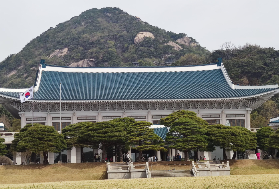 韩国核心政策高官、总统政策室长金容范辞任