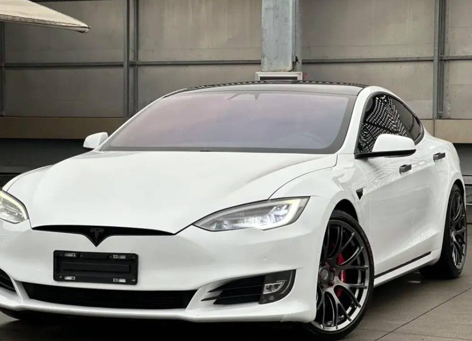 特斯拉据悉禁止Model S/X签名版一年内转售